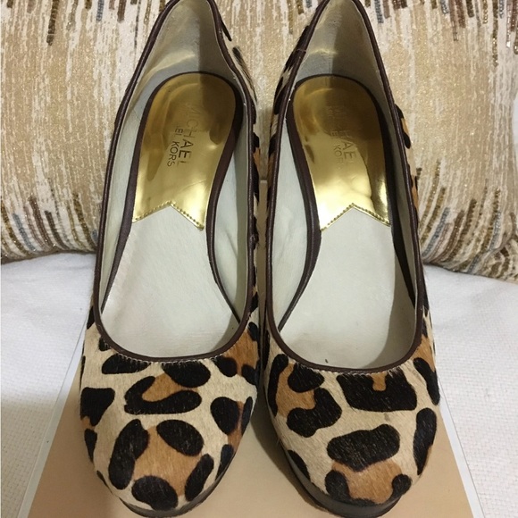 Michael Kors calf skin leather heels. - Picture 2 of 3